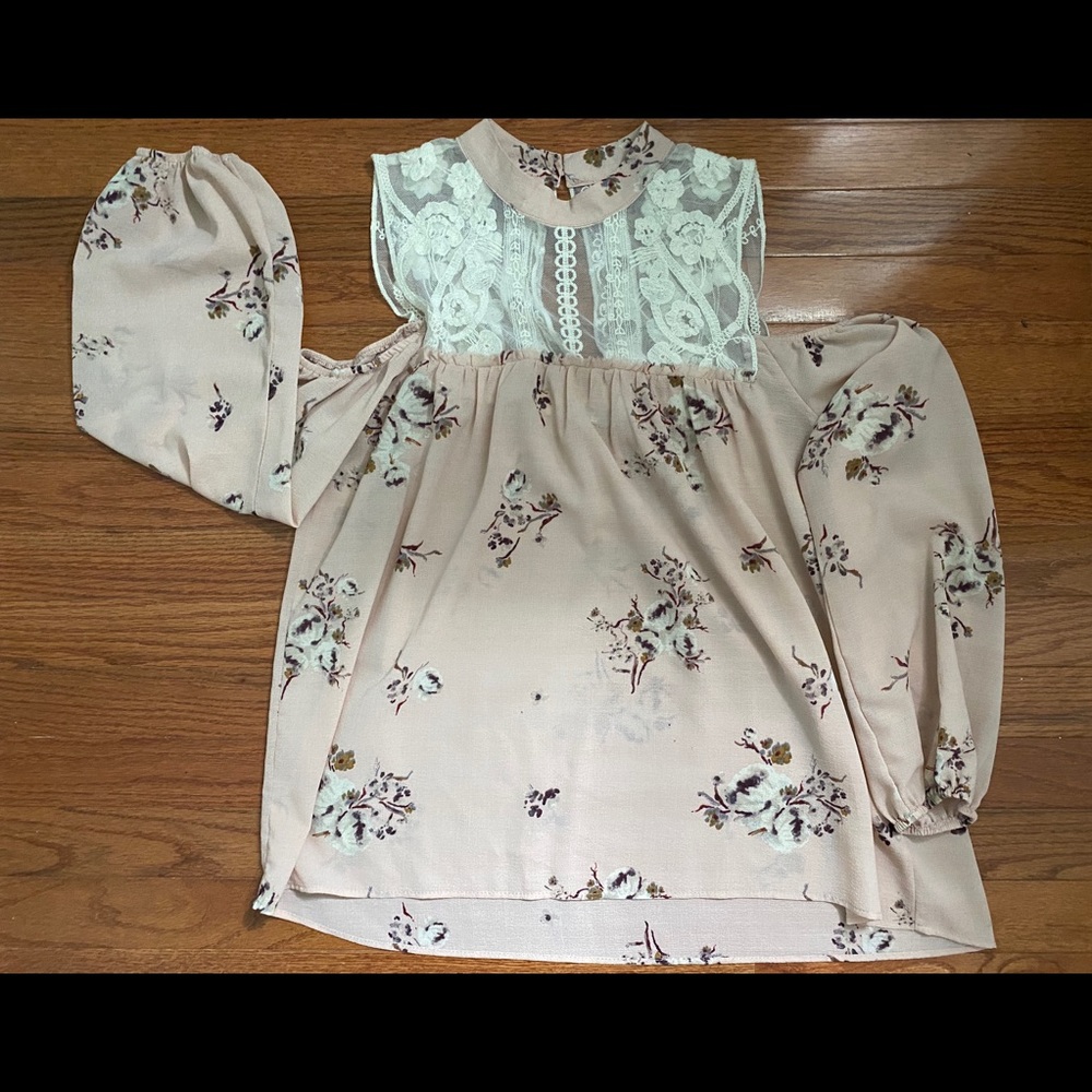 Cute top by Jolt. Lace detail around coldshoulders